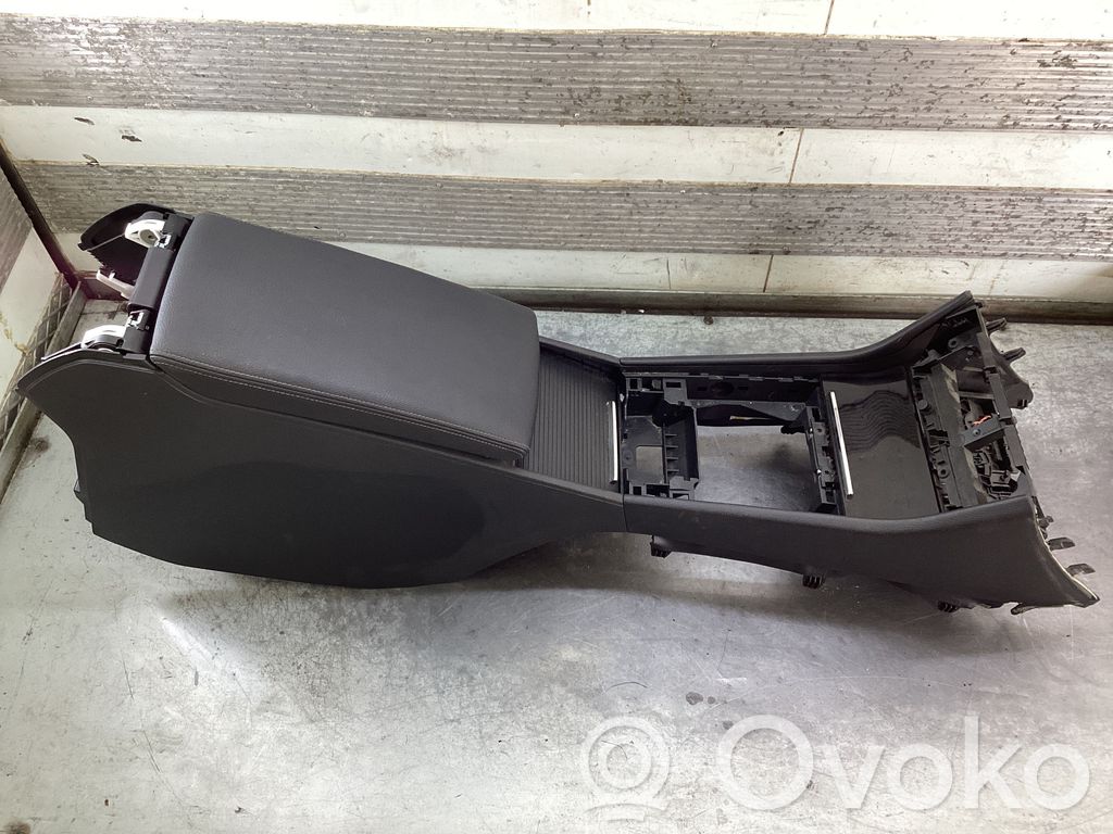 Skoda Superb B8 (3V) Consola central 