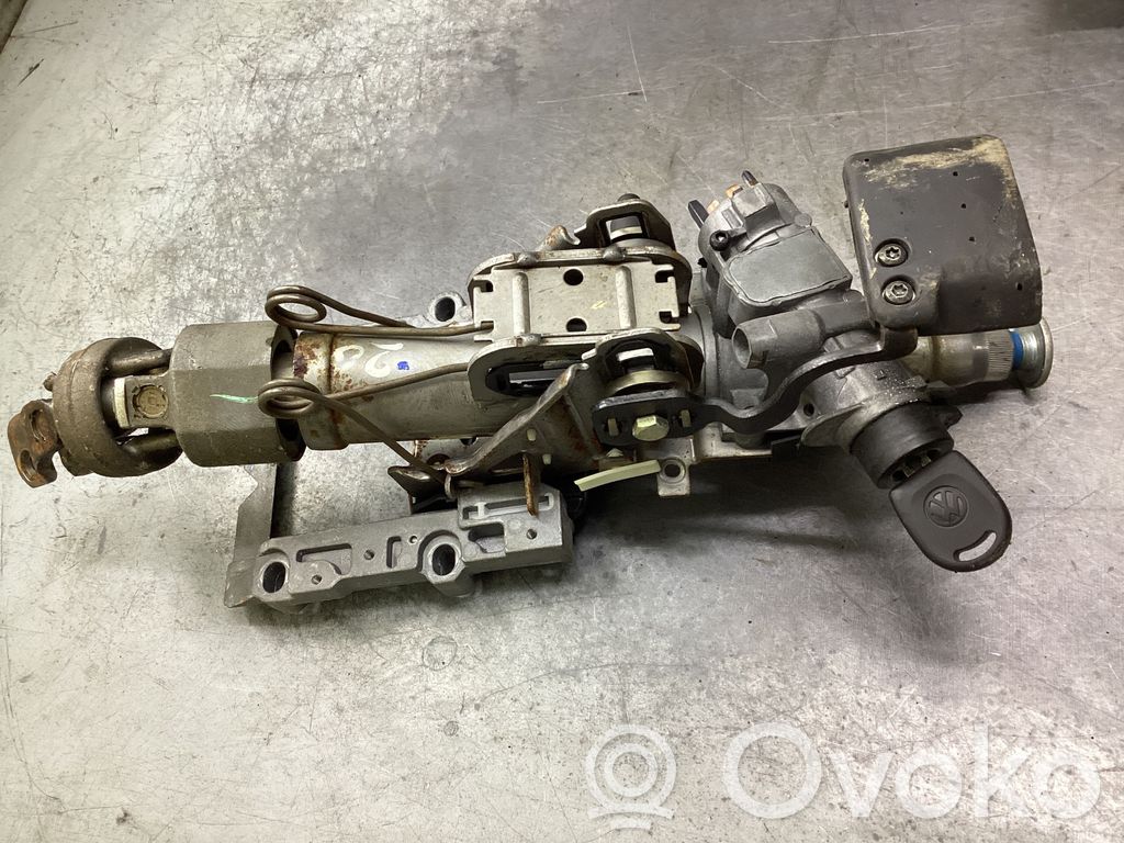 Volkswagen PASSAT B5 Ohjauspyörän akseli 