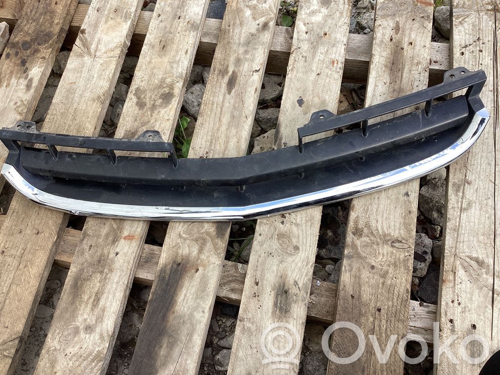 Opel Antara Grotelės viršutinės 