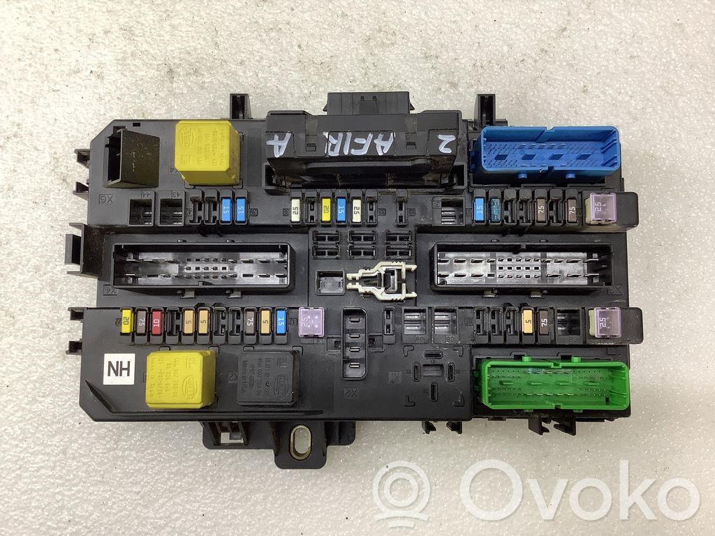 Opel Zafira B Fuse module 