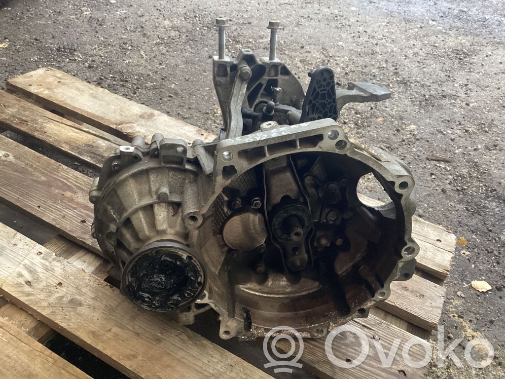 Volkswagen PASSAT B8 Manualna 6-biegowa skrzynia biegów 
