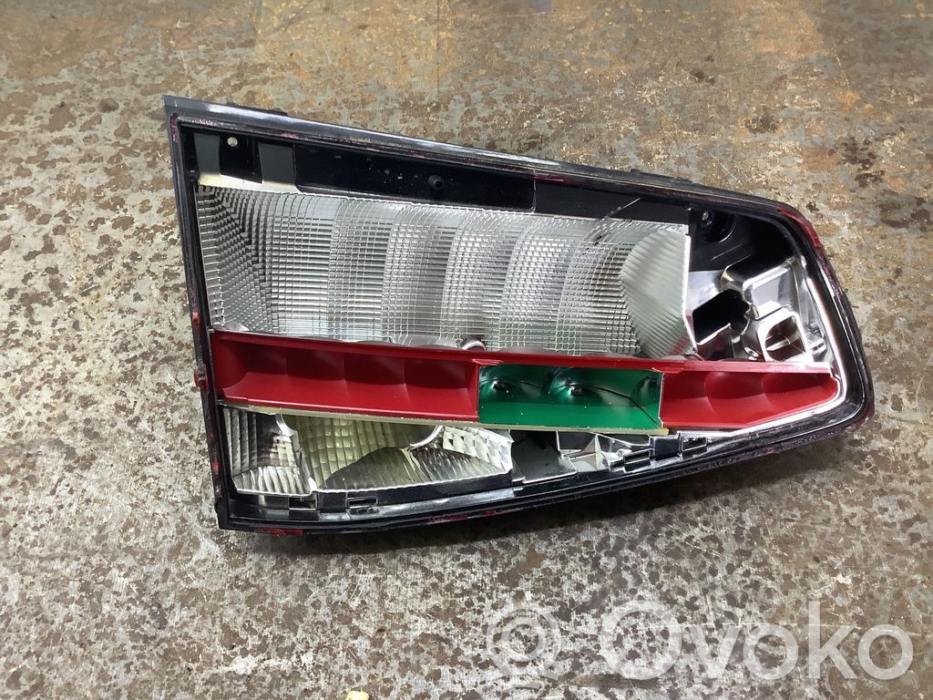 Lampa tylna   R1Y02,A046341,F1003928