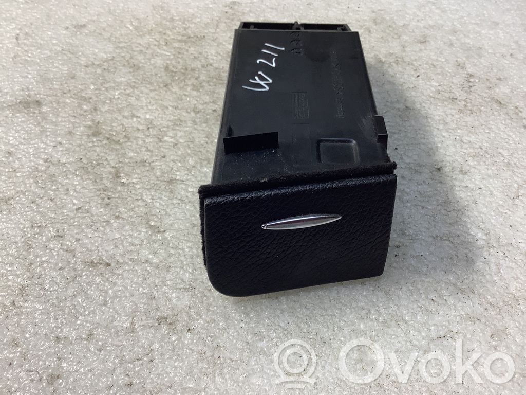 Mercedes-Benz E W211 Box/scomparti cruscotto 