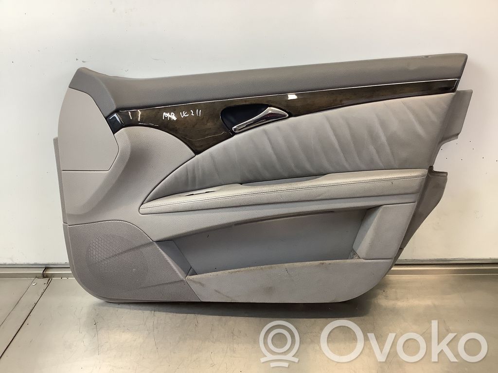 Mercedes-Benz E W211 Boczki / Poszycie drzwi przednich 