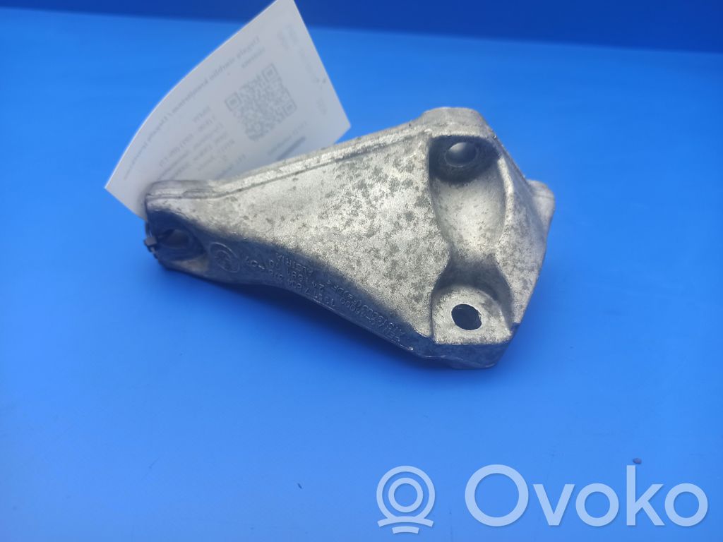 Fuel pump bracket   7804376