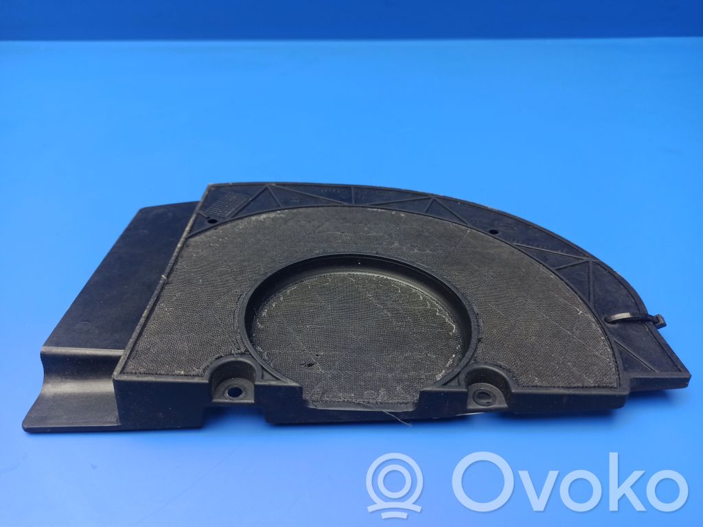 BMW 7 E65 E66 Subwoofera reste/apdare 