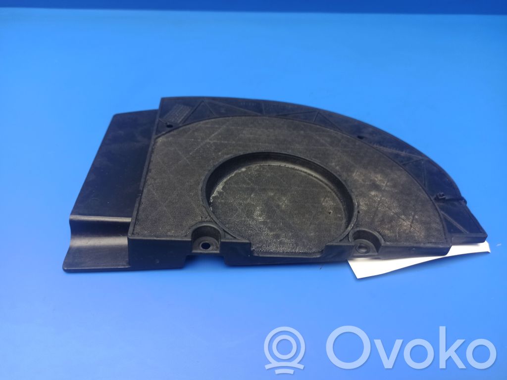 BMW 7 E65 E66 Subwoofera reste/apdare 