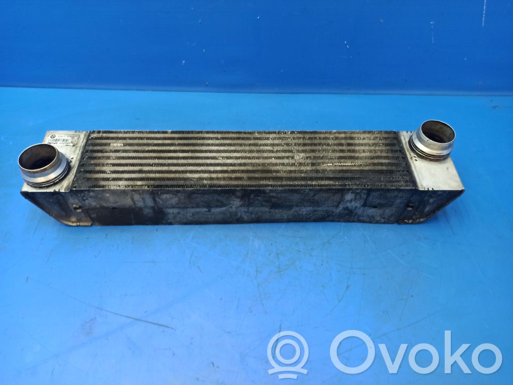 BMW 7 E65 E66 Starpdzesētāja radiators 