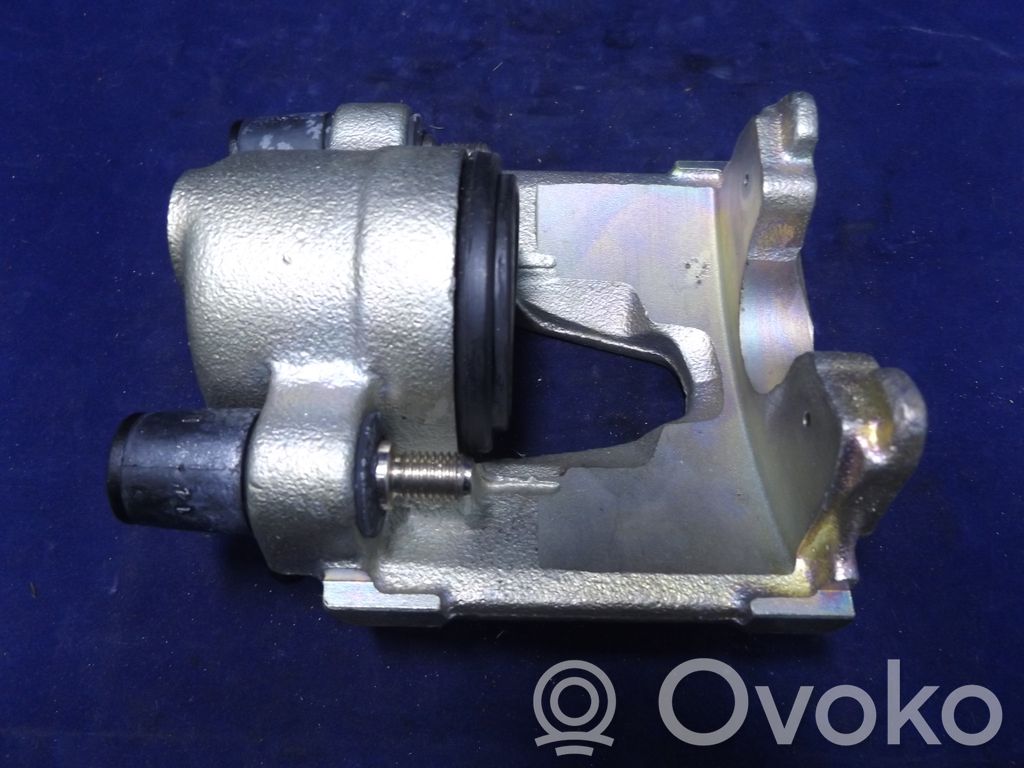 Opel Astra F Zacisk hamulcowy przedni 