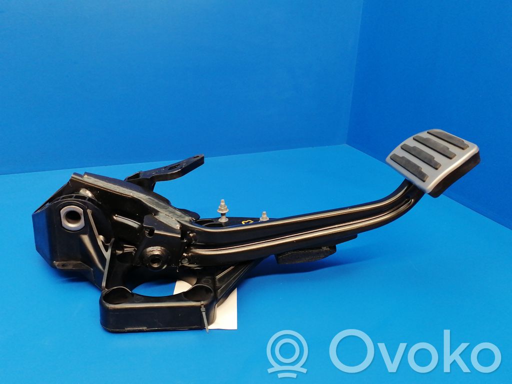 Land Rover Evoque II Brake pedal 