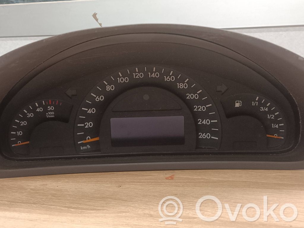 Mercedes-Benz C W203 Licznik / Prędkościomierz 