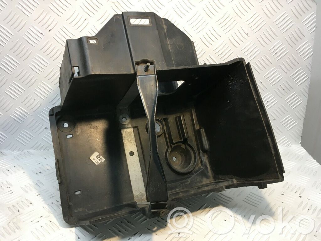 Ford Focus Akkulaatikon alusta 
