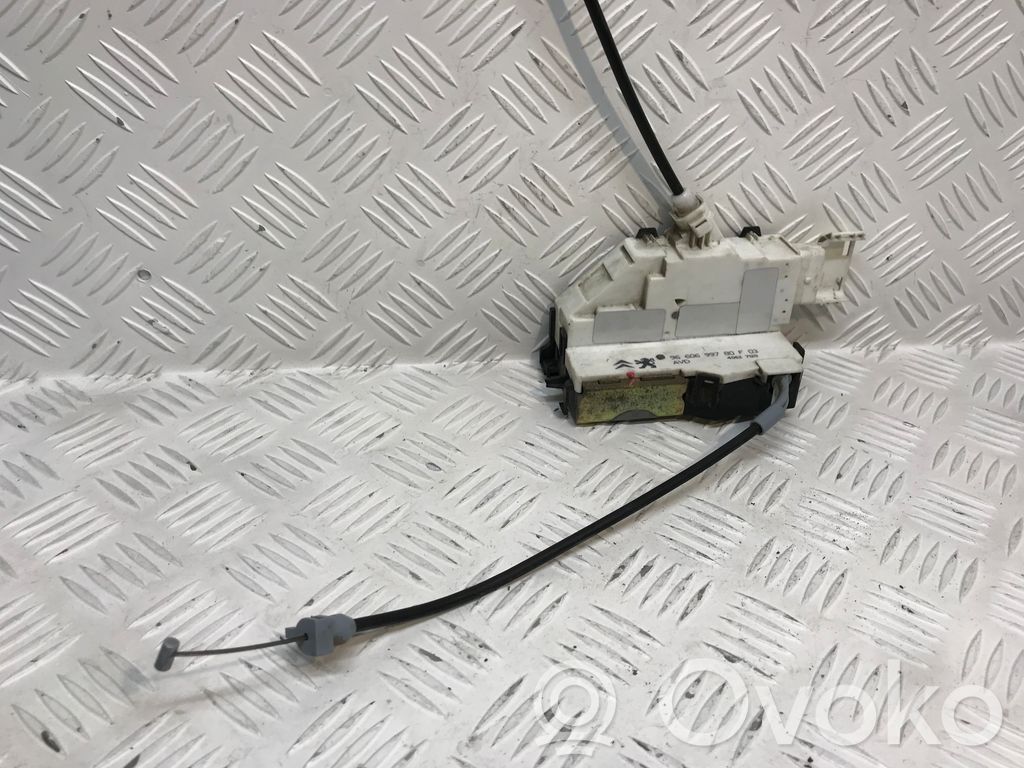 Citroen C4 I Zamek drzwi przednich 