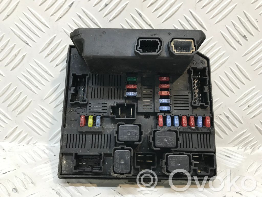 Fuse box set   284B7JY00A