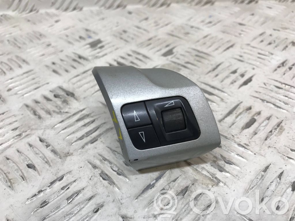 Opel Astra H Butoane/comutatoare pe volan 