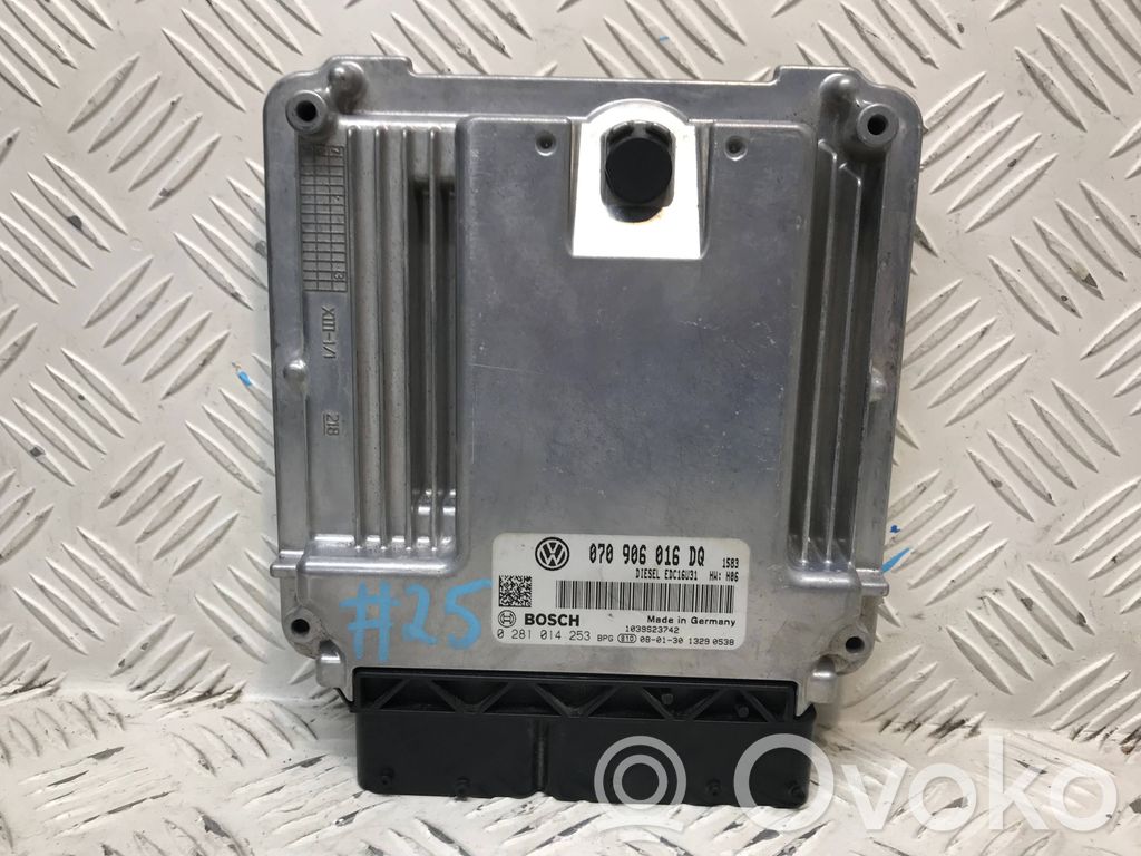 Volkswagen Transporter - Caravelle T5 Sterownik / Moduł ECU 