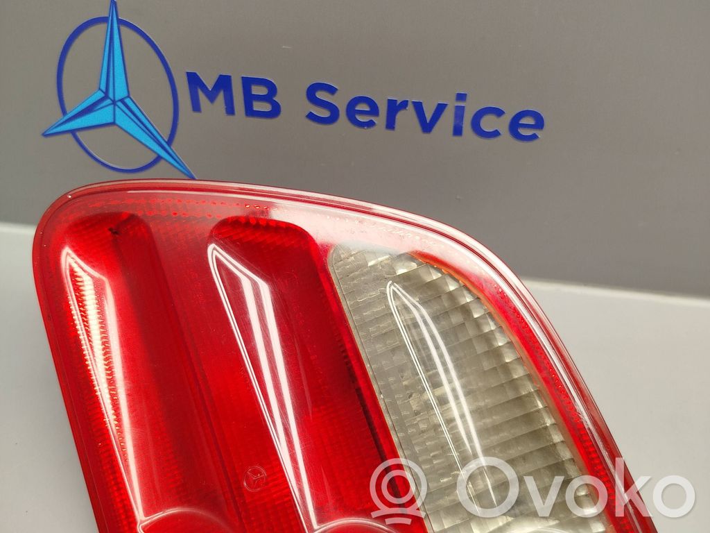 Mercedes-Benz E W210 Tailgate rear/tail lights 