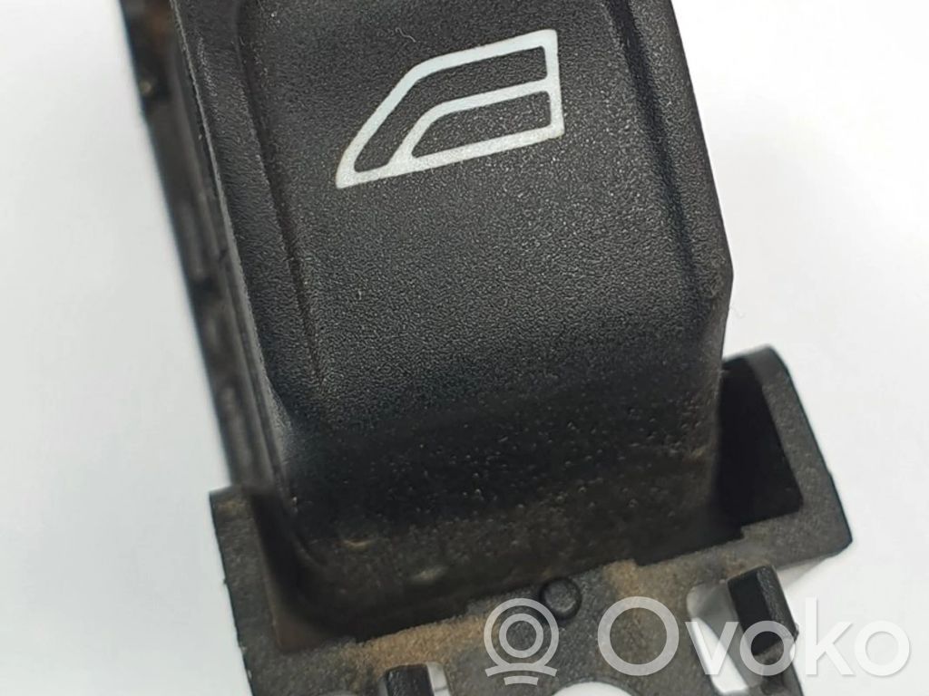 Interruptor de la ventanilla de ventilación   30773214