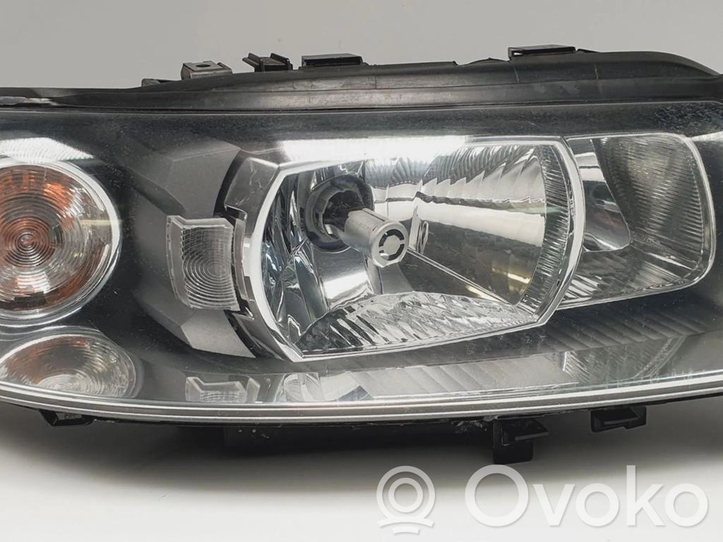 Volvo V70 Lampa przednia 