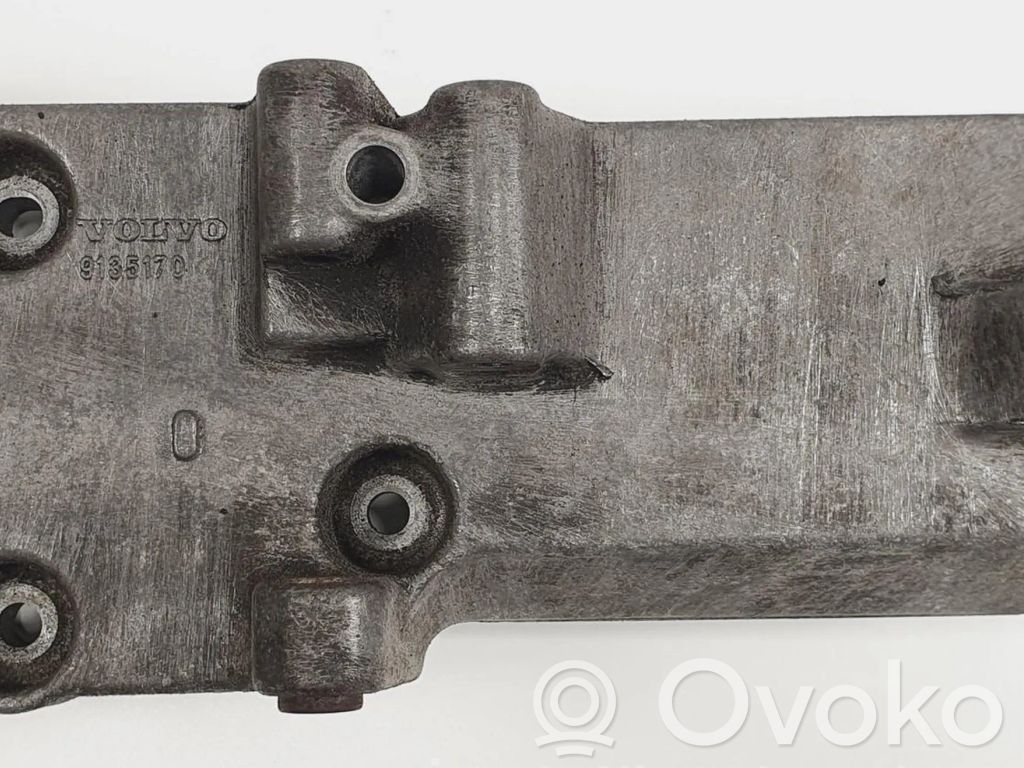 Volvo V70 Generator/alternator bracket 