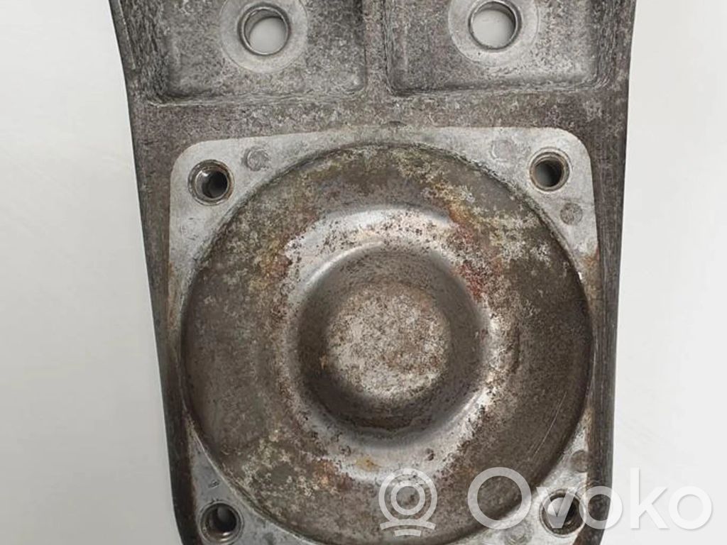 Chrysler 300C Gearbox mounting bracket 