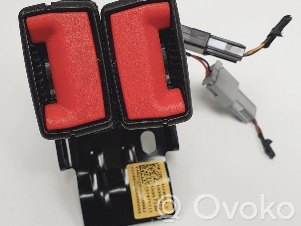 Opel Adam Hebilla del cinturón de seguridad trasero 