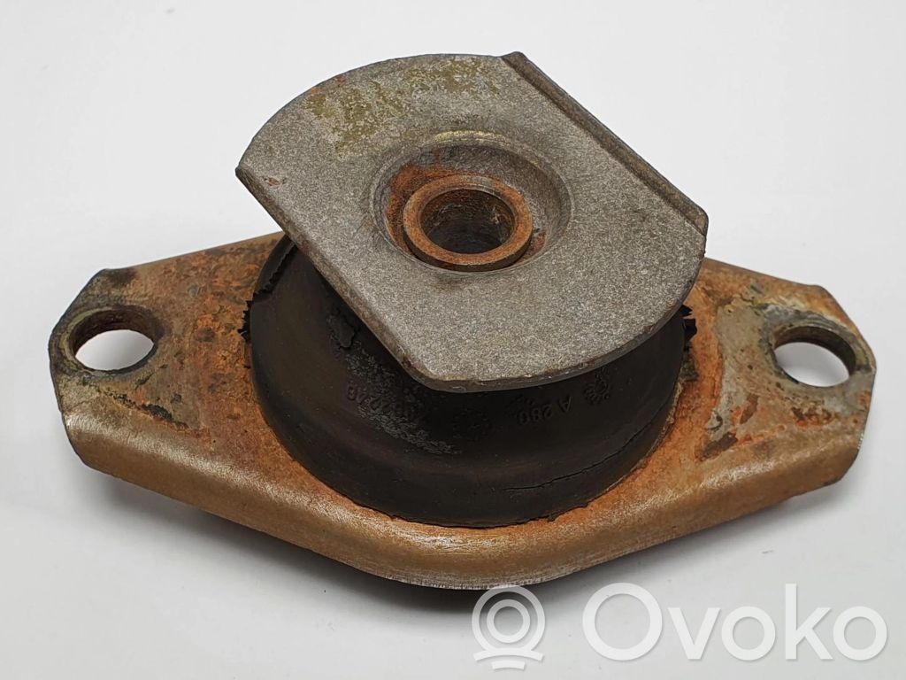 Alfa Romeo GT Gearbox mount 