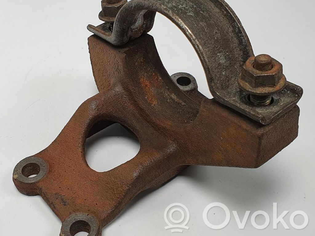 Ford Mondeo Mk III Wspornik / Mocowanie łożyska podpory wału napędowego 