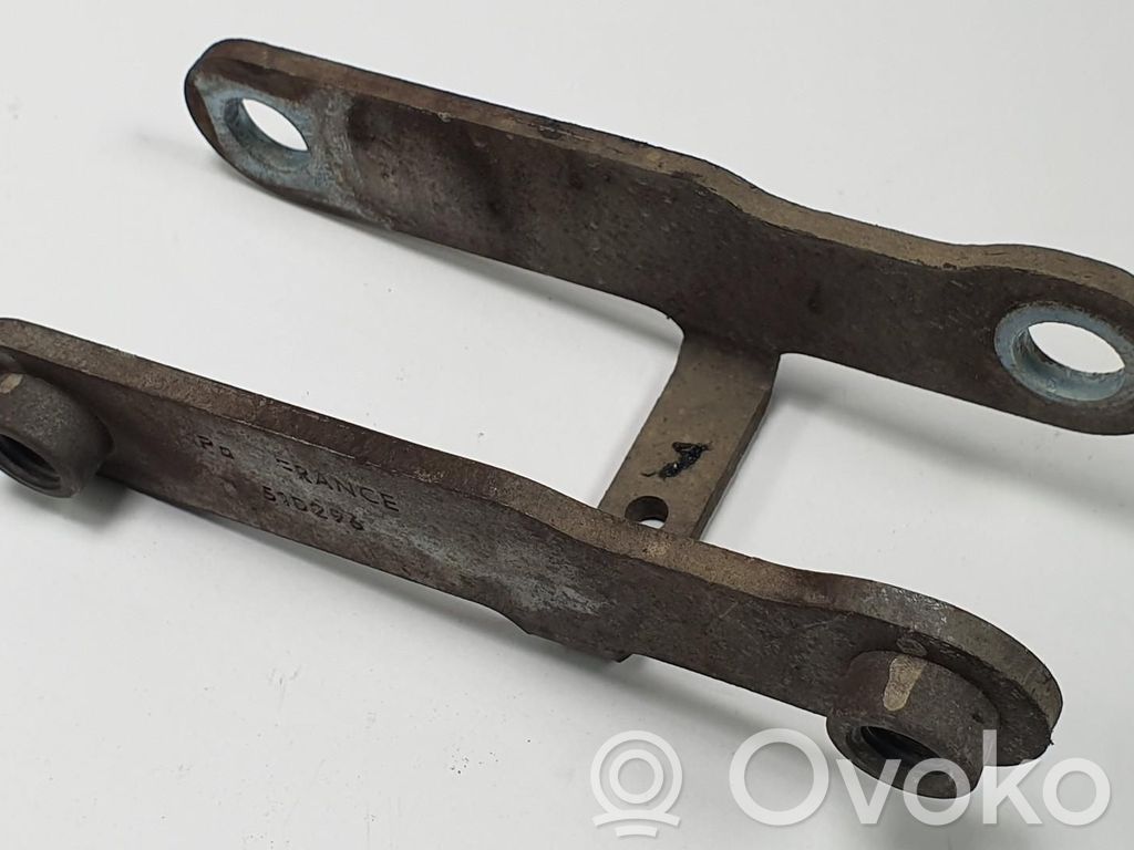 Ford Mondeo Mk III Engine mounting bracket 
