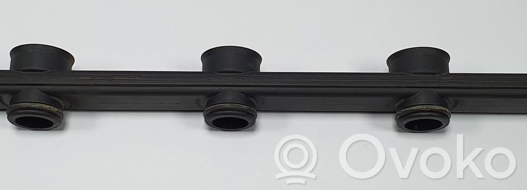 Ford Mondeo Mk III Polttoainepääputki 