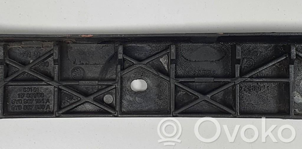 Skoda Fabia Mk1 (6Y) Uchwyt / Mocowanie zderzaka przedniego 