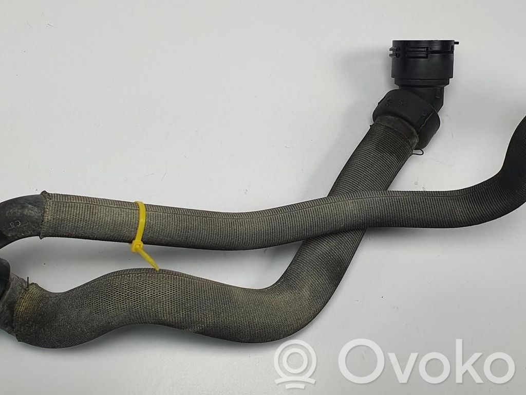 Conductă/furtun lichid de răcire motor   8E0121049,8E0121049