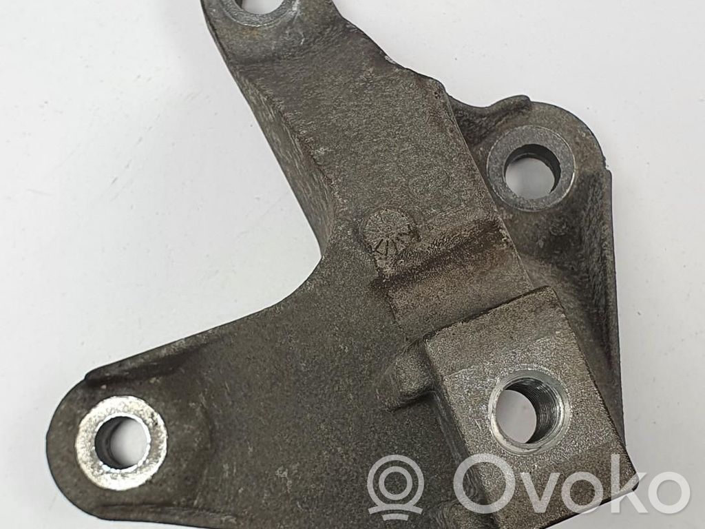 Ford Focus Gearbox mounting bracket 