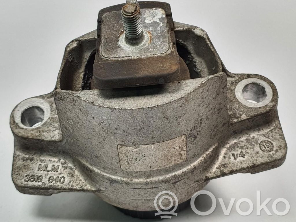 Jaguar XE Engine mount vacuum valve 