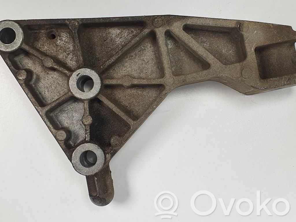 Soporte de montaje del motor (Usadas)   174,174
