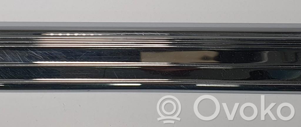 Mercedes-Benz S W220 Garniture marche-pieds avant 