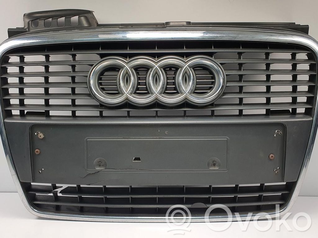 Audi A4 S4 B7 8E 8H Grille calandre supérieure de pare-chocs avant