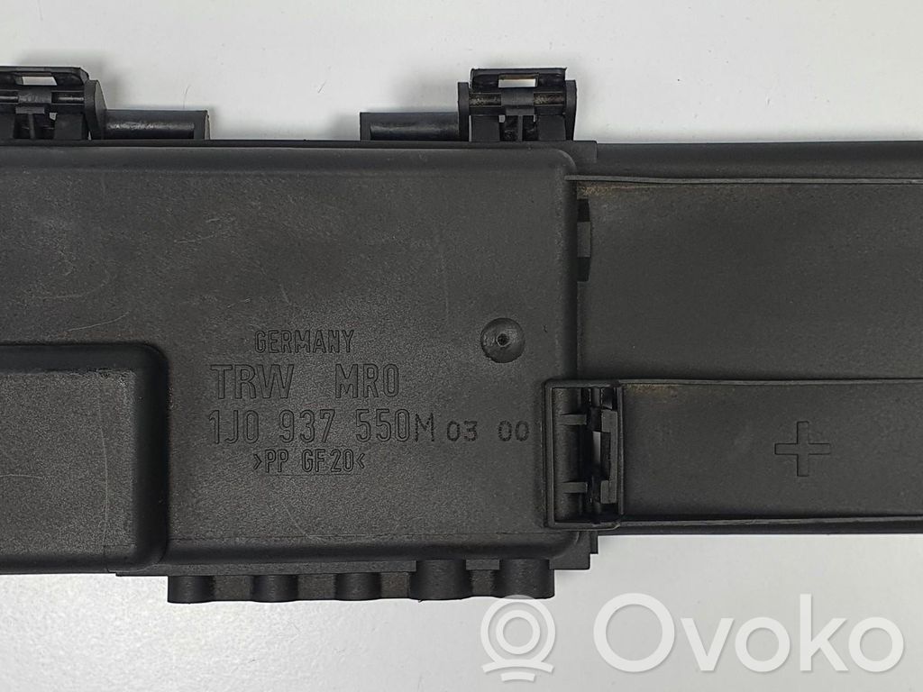 Volkswagen Golf IV Dangtis akumuliatoriaus dėžės