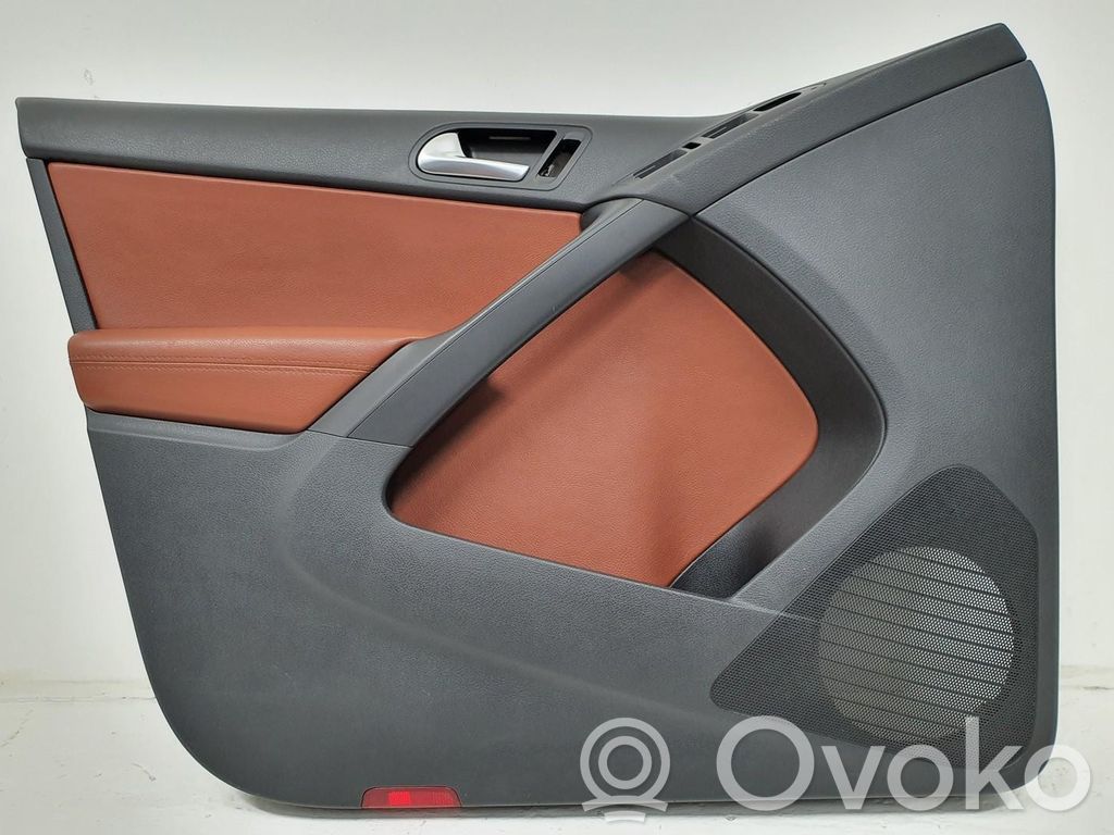 Volkswagen Tiguan Revestimiento de puerta delantera 