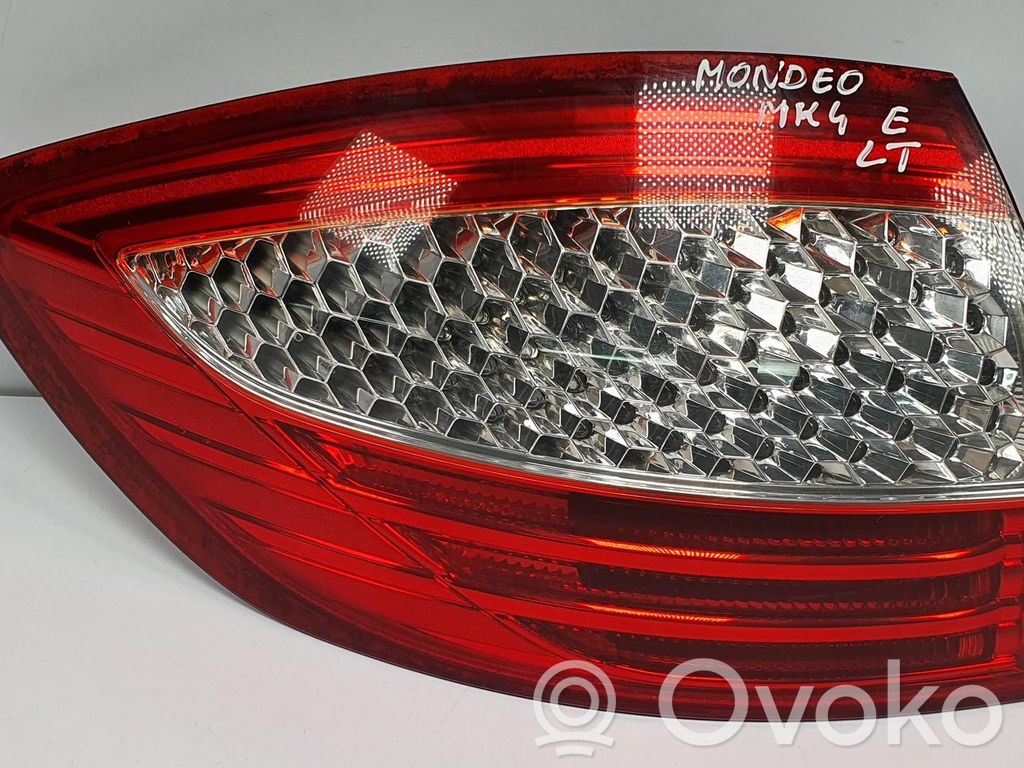 Ford Mondeo MK IV Feux arrière / postérieurs 