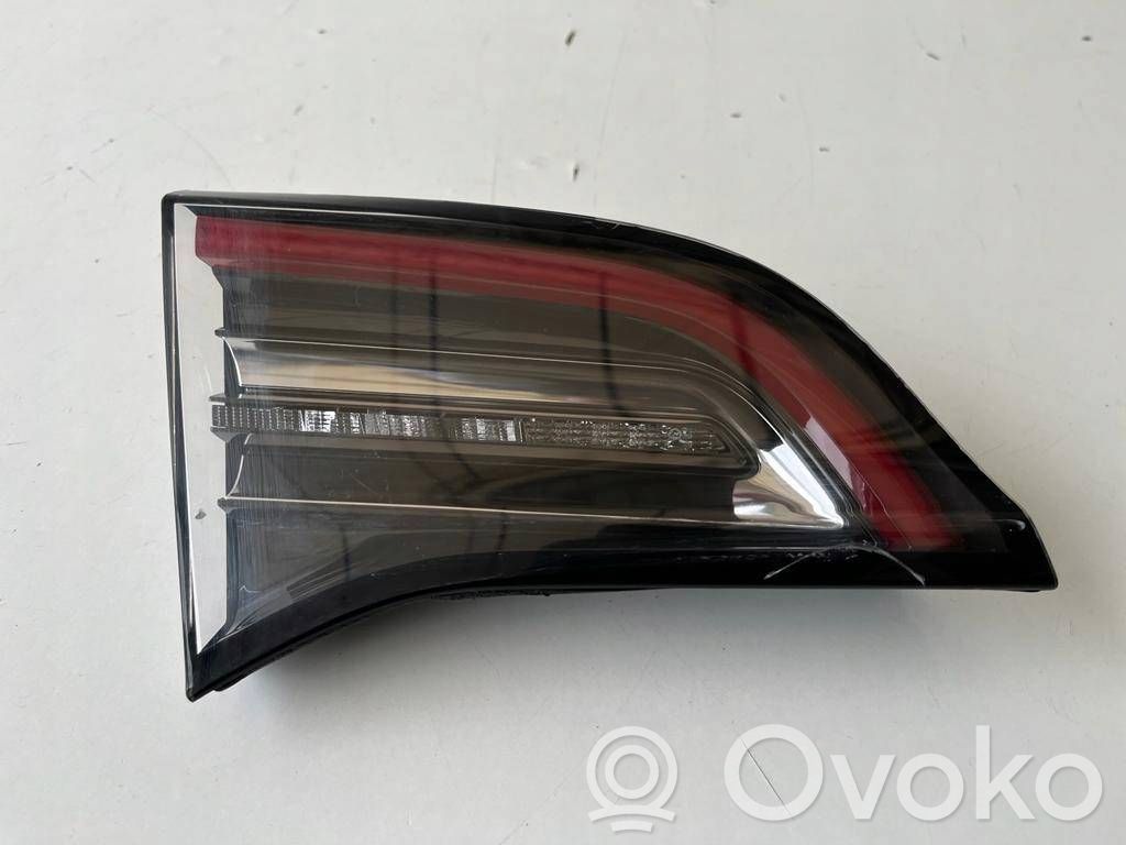 Tesla Model 3 Tailgate rear/tail lights 
