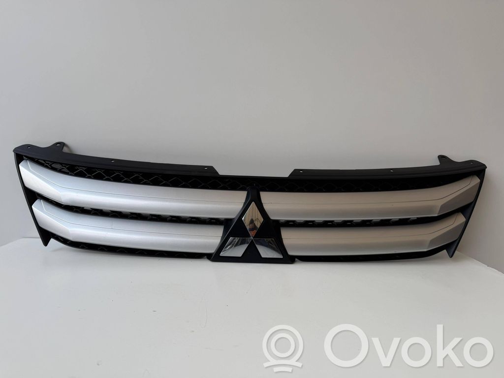 Mitsubishi Eclipse Cross Grotelės viršutinės 