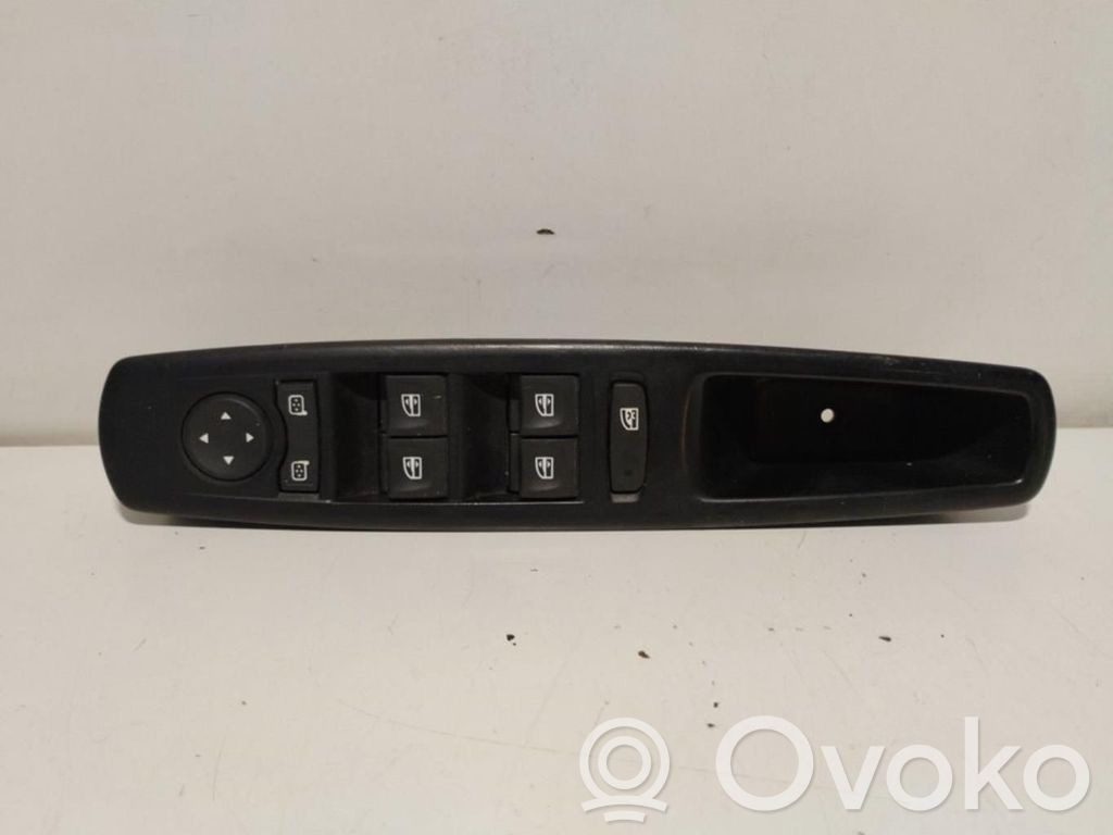 Renault Megane III Electric window control switch 