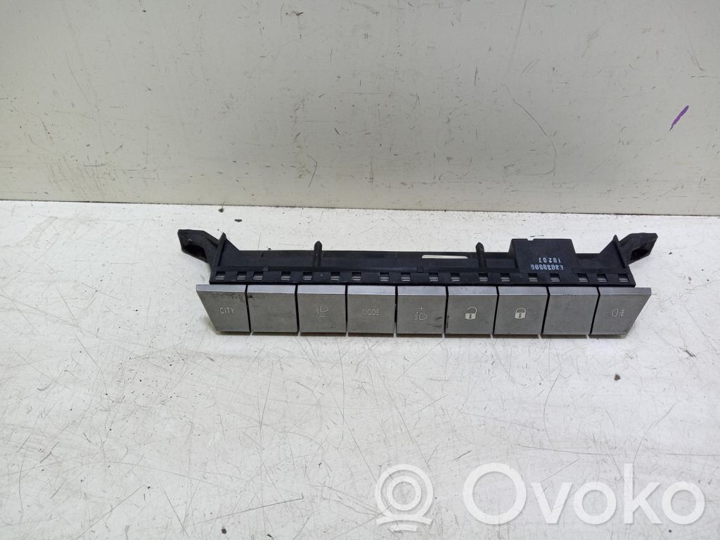 Lancia Ypsilon Un conjunto de interruptores 