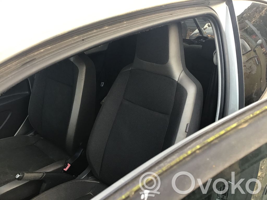Volkswagen Jetta VI Juego interior 
