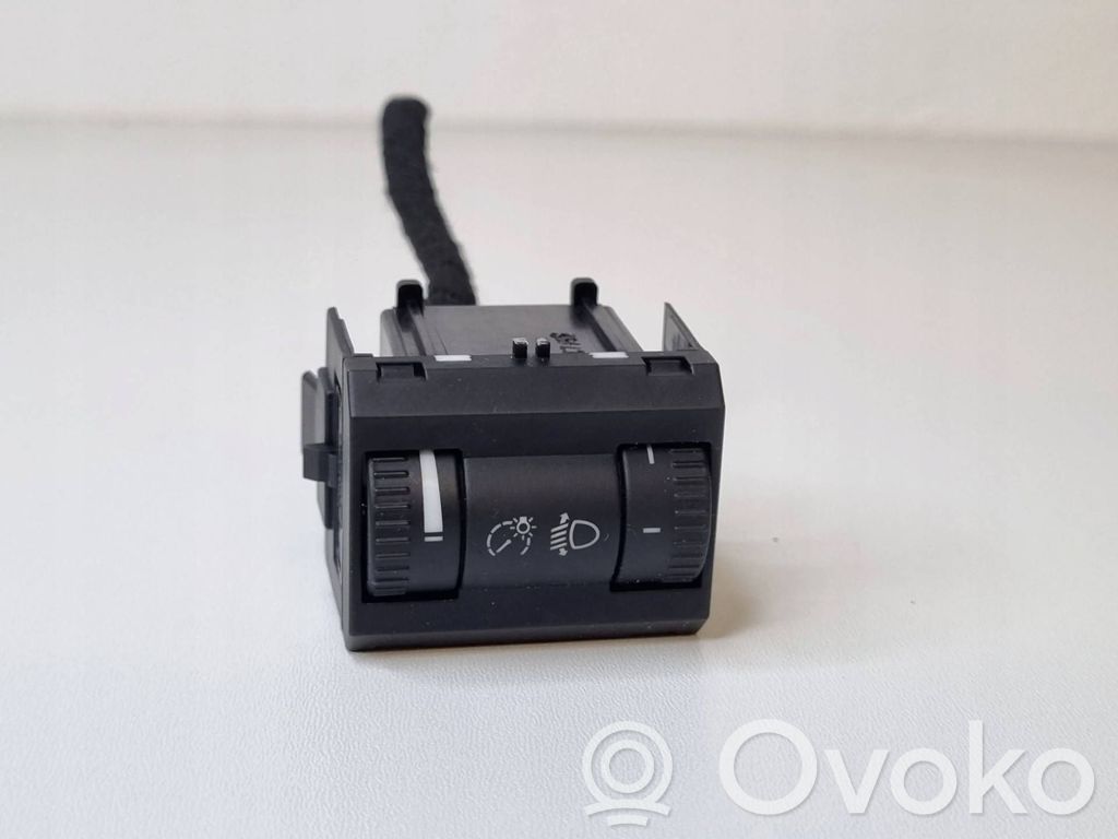 Skoda Superb B6 (3T) Headlight level height control switch 