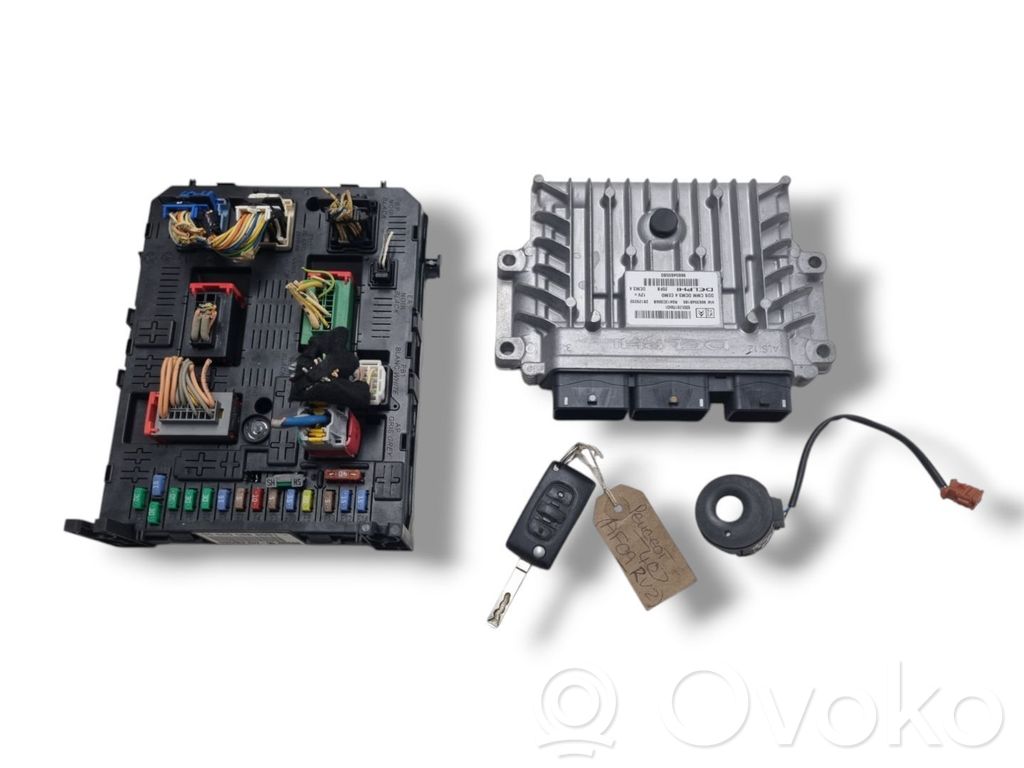 Komputer / Sterownik ECU i komplet kluczy   28129202,9665465580