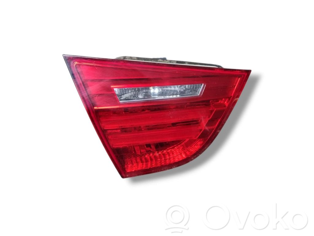 BMW 3 E90 E91 Aizmugurējais lukturis pārsegā 