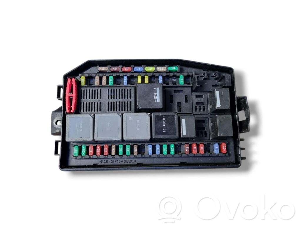 Jaguar X-Type Fuse module 