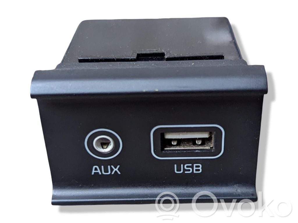 KIA Optima USB socket connector 
